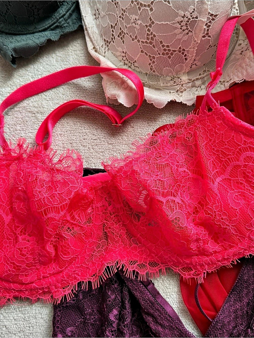 Victoria's Secret Dream Angels Unlined Lace Ballonette Bra Coral Pink 34D